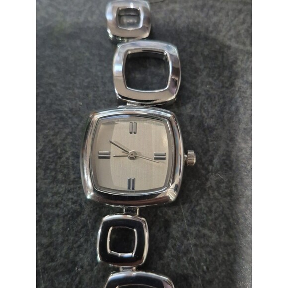 Xhilaration Womens Watch New Battery - Picture 1 of 4
